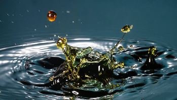 Crude oil splashing representing Crude Oil & Natural Gas Commercial Service